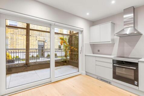 2-bed flat on Stonhouse Street, London, SW4, £3,650/mo