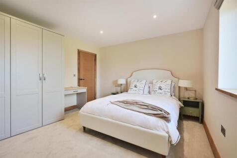 5 Exchequer Court Thruxton (46).jpg