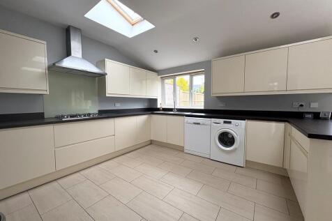 Knoll Drive, Coventry photo 5