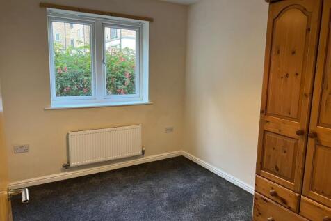 Laithe Hall Avenue, Cleckheaton photo 4