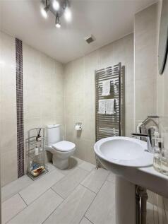 5 bed, 3 bath Detached Bungalow in Glasgow - Photo 11