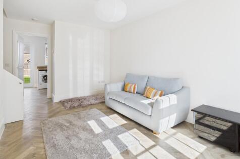 CAM02519G0-PR0335-STILL008