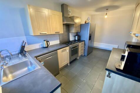 Bramleys Estate Agents - The Combs - Mirfield (19)