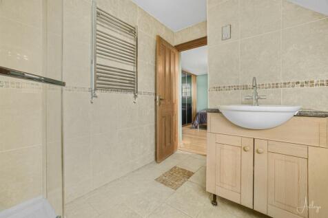 Ensuite shower room