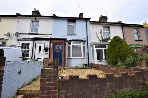 2-bed terraced on Loates Lane, Watford, £1,750/mo