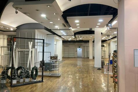 Retail Property (high street) to rent Image 3