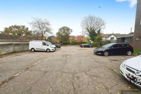 COMMUNAL PARKING