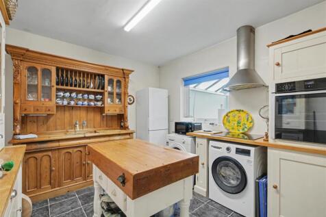 Kitchen_1.jpeg
