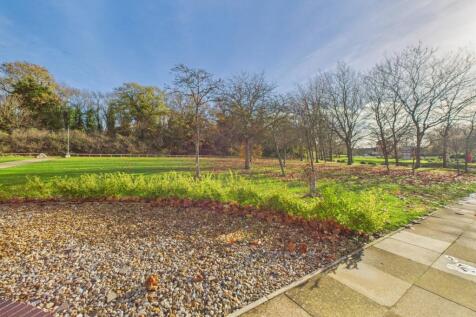 CAM01909G0-PR0420-STILL005