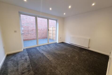 6 Rai Court, Leamington Spa photo 4