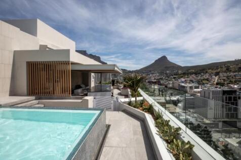 Rooftop pool terrace &amp; entertainment area