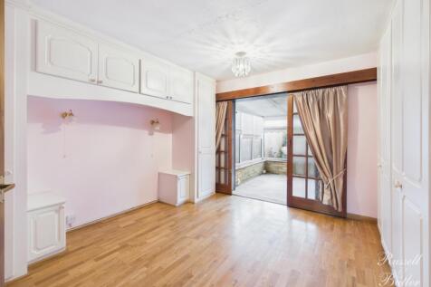 CAM02127G0-PR0367-STILL005