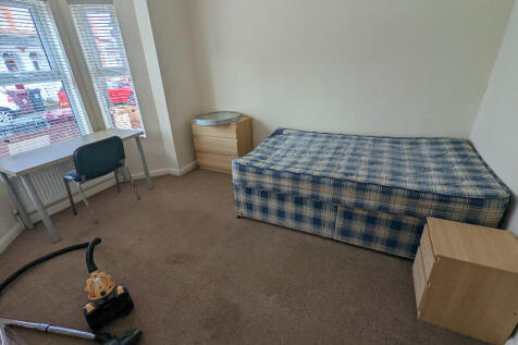 St. Edwards Road, Reading, Berkshire, RG6 photo 3