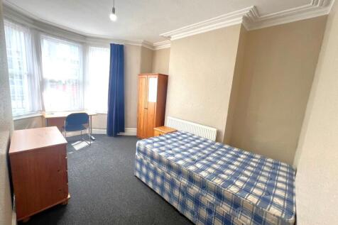 Bright single bedroom with a large bay window l...