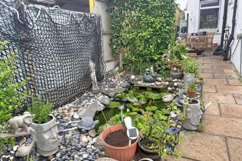 Havering Rd, RM1 For Sale by Barrain London Estate