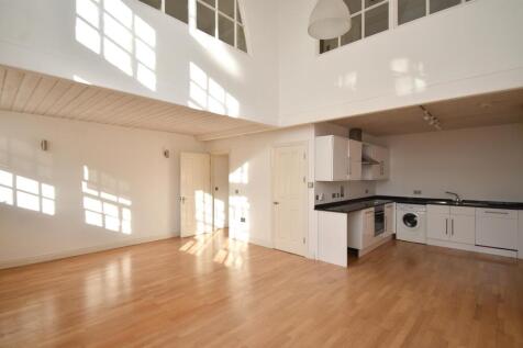 Living space &amp; kitchen