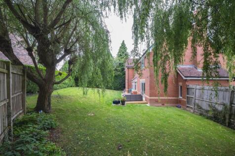 17 Woodham Close-050.jpg