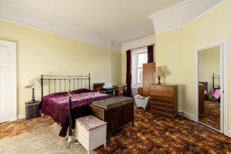 12 bed, 4 bath Detached in Edinburgh - Photo 16