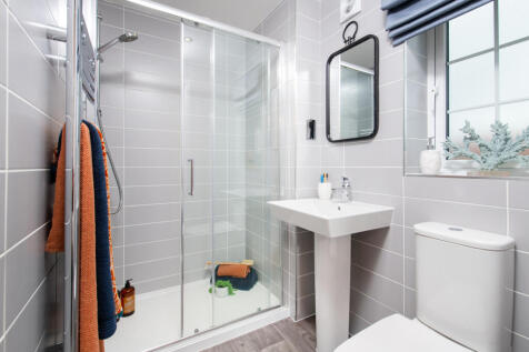 Inside view 4 bedroom Hertford en suite to main bedroom