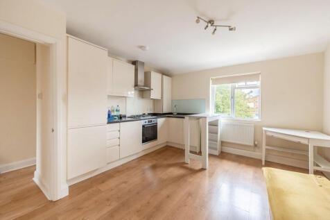 Uxbridge Road, Hatch End, Hatch End, Pinner, HA5 photo 4