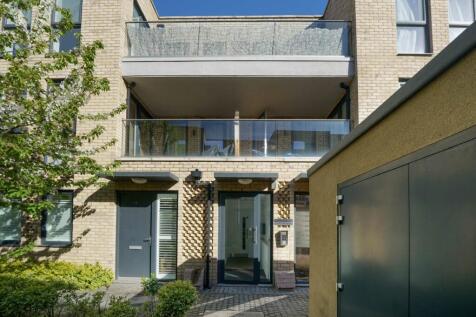 London, E6 - property photo
