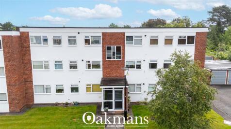 Oakmans Estate Agents are delighted to present this well-proportioned two-bedroom apartment, situated within a popular and convenient Kings Norton location. Offering spacious accommodation throughout,