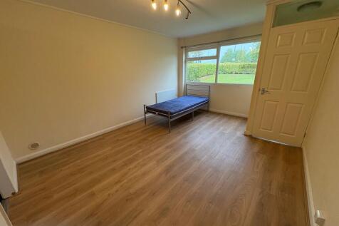 Longfield Court, SG6 photo 3