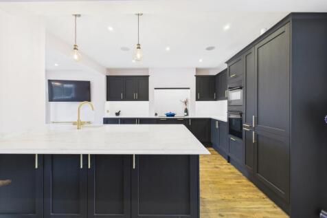 CAM03162G0-PR0321-STILL012