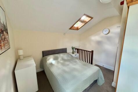 Highfield Avenue, Sale, M33 photo 4