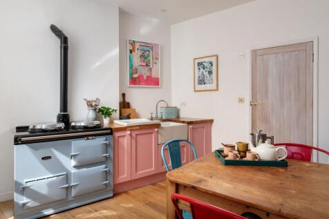 May Cottage, 16 Browns Hill, Dartmouth