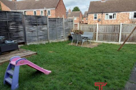 5 Catherine Close Bromsgrove _34GardenOverviewPh
