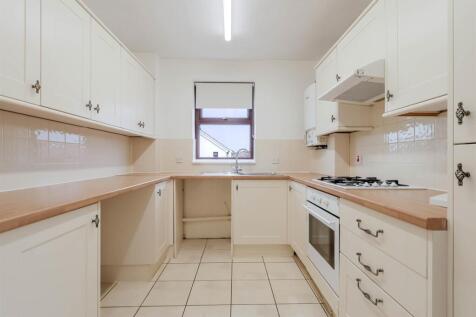 2-bed-flat-hales-road7.jpg