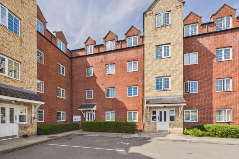 Two bedroom third floor apartment - For sale by a