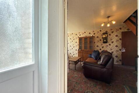 ENTRANCE PORCH