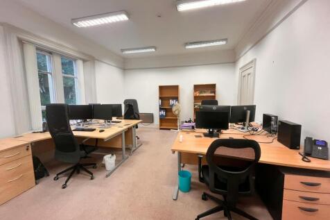 Office to rent Image 3