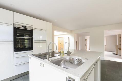 Kitchen/ Breakfast Area