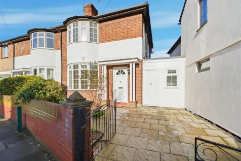 4 Cowper Road Outside New.jpg