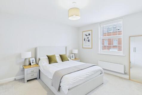 CAM03162G0-PR0107-STILL028