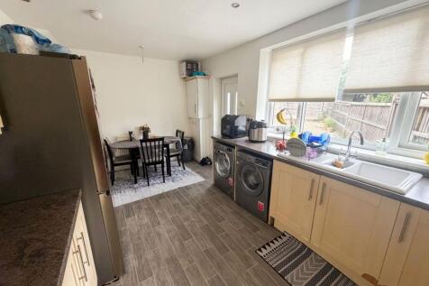 Westbury Grove, Leeds, LS10 photo 4