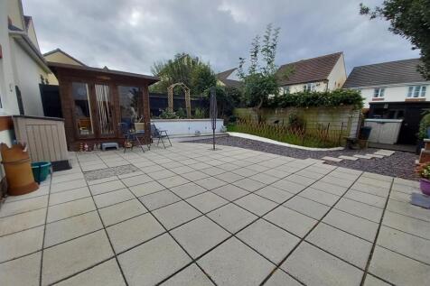 2 Maine Close Gdn.jpg