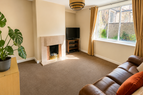 BRIDPORT TOWN CENTRE COTTAGE photo 2