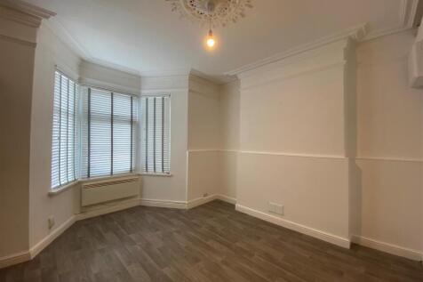 GF 34 Tynewydd Road - living room.jpg