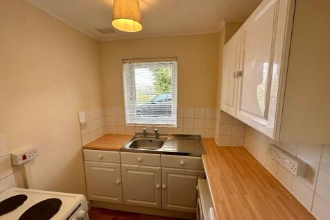 Raphael Close, Basingstoke, Hampshire, RG21 photo 4