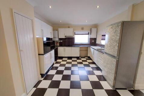 Rochester Road, Gravesend, Kent, DA12 photo 5