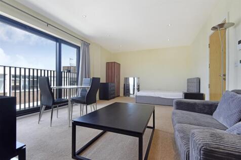 Reception Room/Bedroom