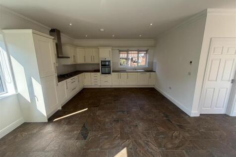 Douglas Close, Bury St. Edmunds photo 2