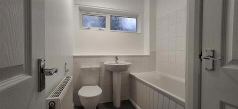 42 Eden Close Bathroom.jpg