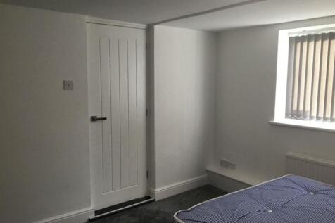F2 Salisbury 2019 bedroom 1.1.jpg