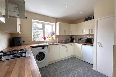 Modern Fitted Kitchen 232