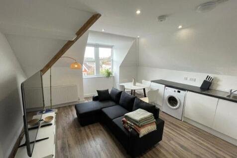 3-bed flat on Clarendon Road (Top Floor Flat), Redland, Bristol, BS6, £2,385/mo
